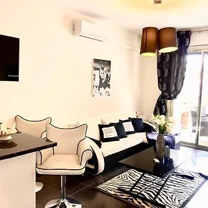 https://appartement-40m2cannes-la-croisette-port-canto-baoli.fr-provencehotel.com